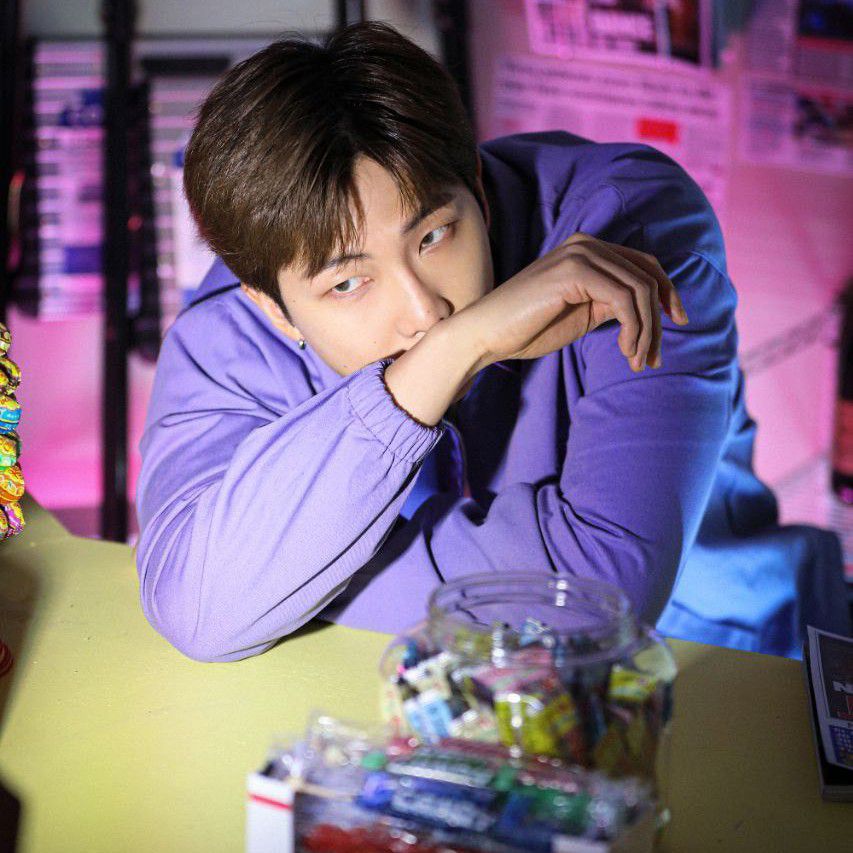 Momen yang diabadikan oleh penggemar RM (BTS)