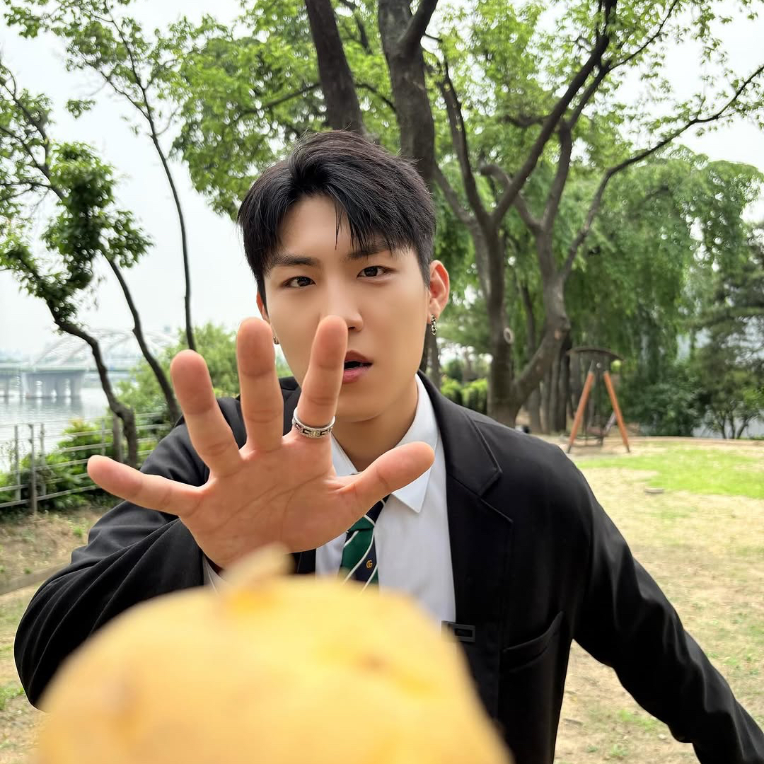 A moment captured by Park Woojin (AB6IX)'s fan