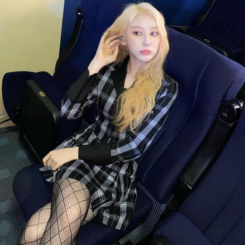 A moment captured by Lee Chaeyeon's fan