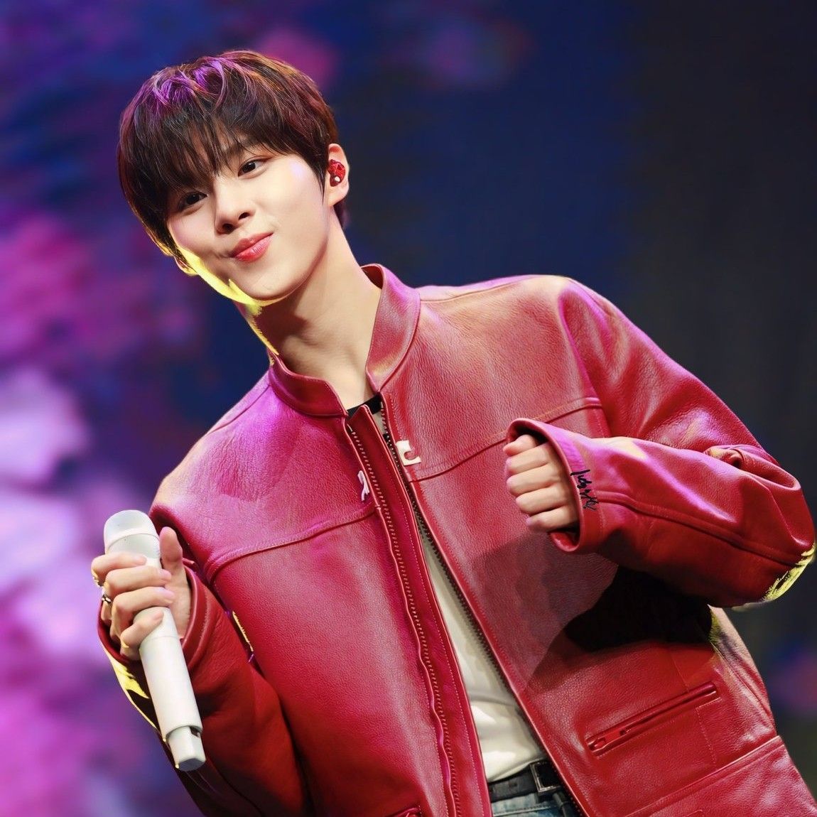 Behind-the-scenes cut of Kim Wooseok