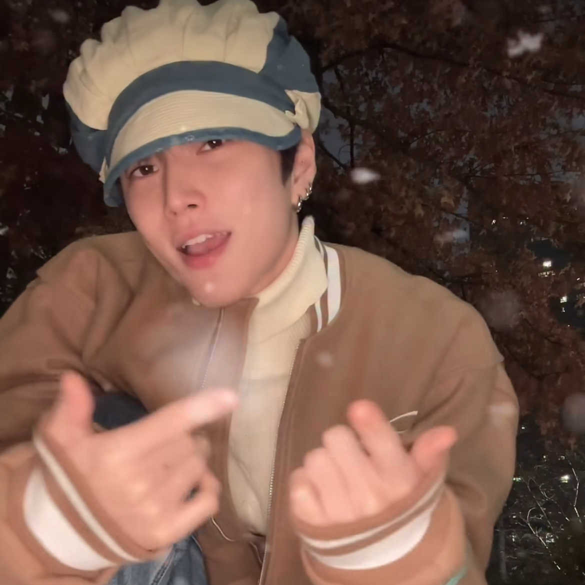 A moment captured by Seunghan's fan