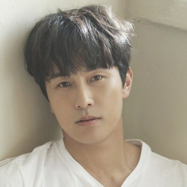 Behind-the-scenes cut of Kim Dongwan (SHINHWA)