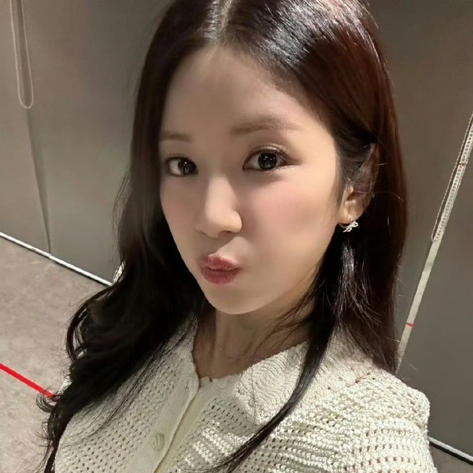 Latest photo of Park Chorong (Apink)