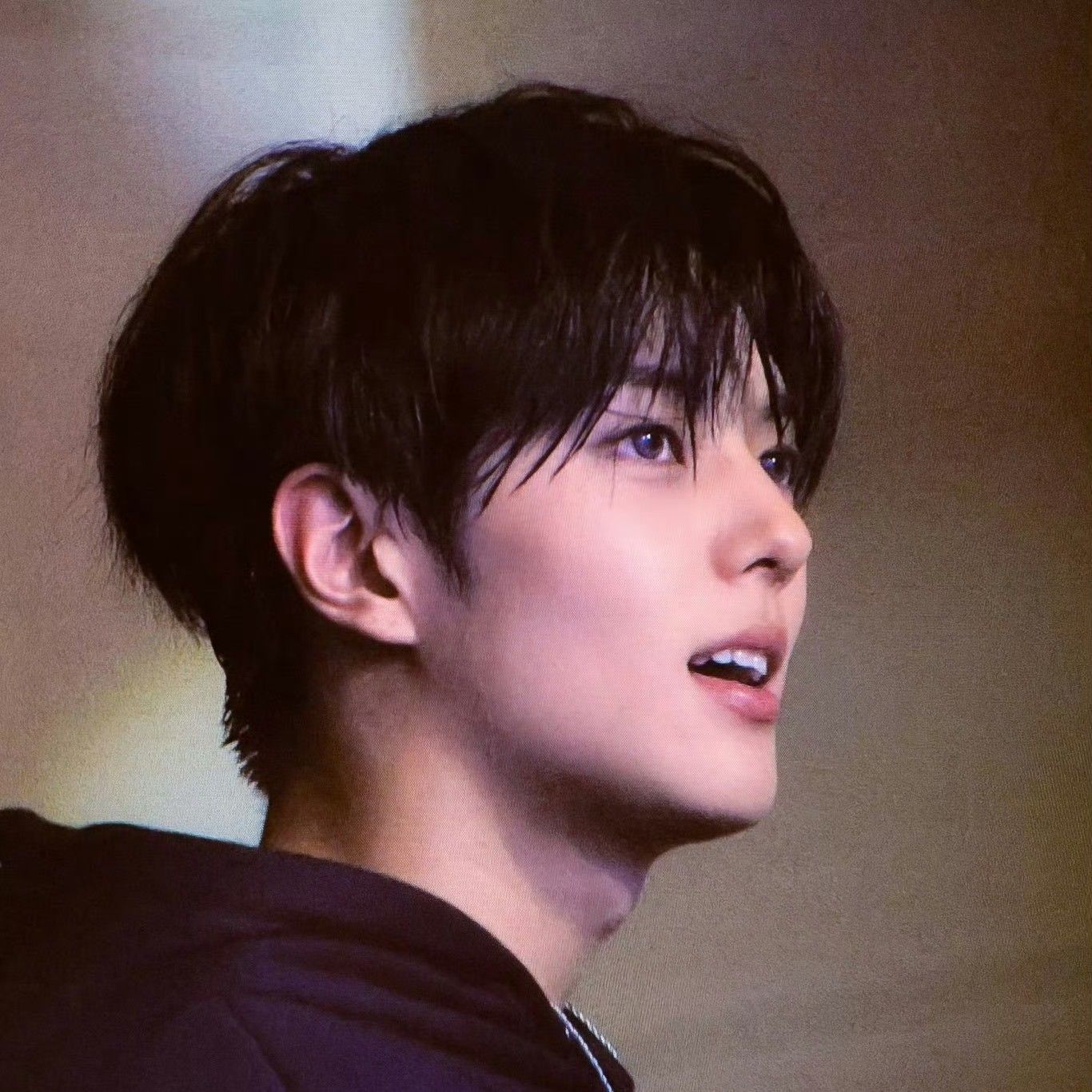 Behind-the-scenes cut of LEEJEONG (WHIB)