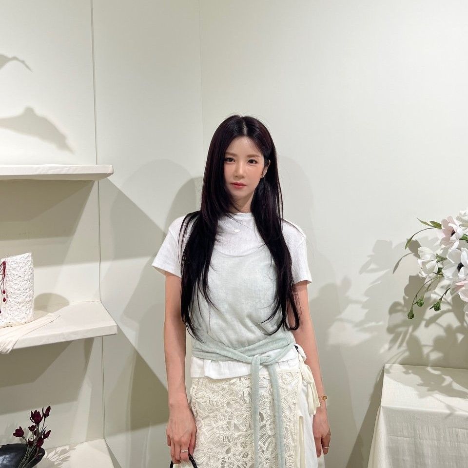 Behind-the-scenes cut of Park Chorong (Apink)