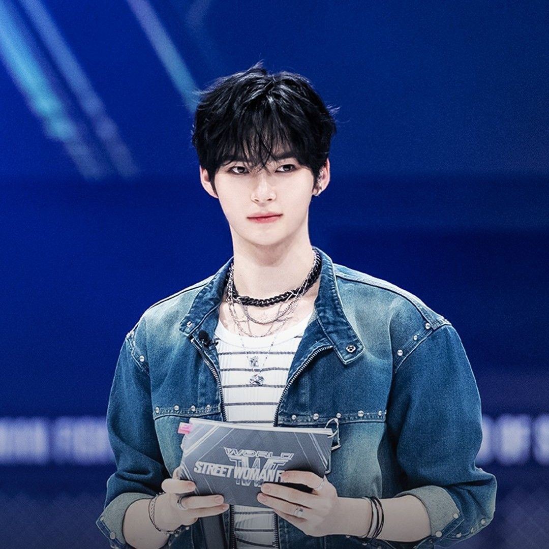Recent activity shot of Sung Hanbin (ZEROBASEONE)