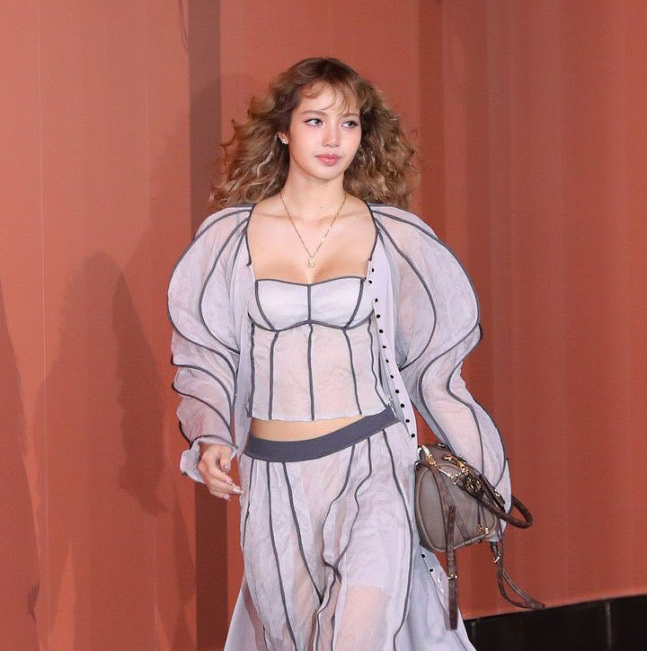 Behind-the-scenes cut of Lisa (BLACKPINK)