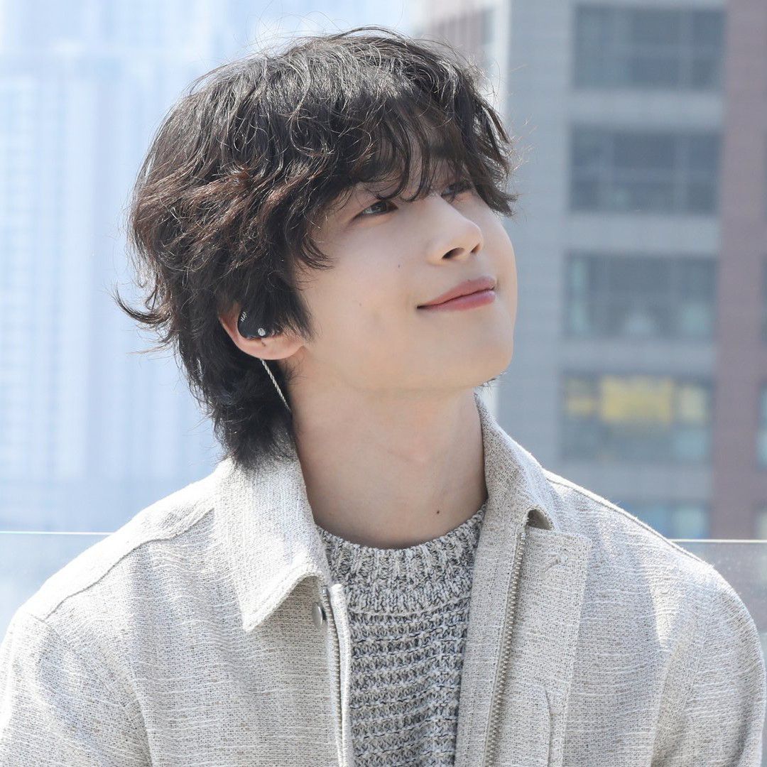 Recent activity shot of Han Seungwoo