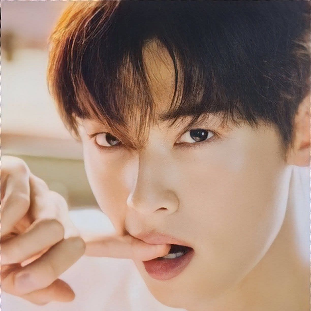 A moment captured by Eunwoo (ASTRO)'s fan