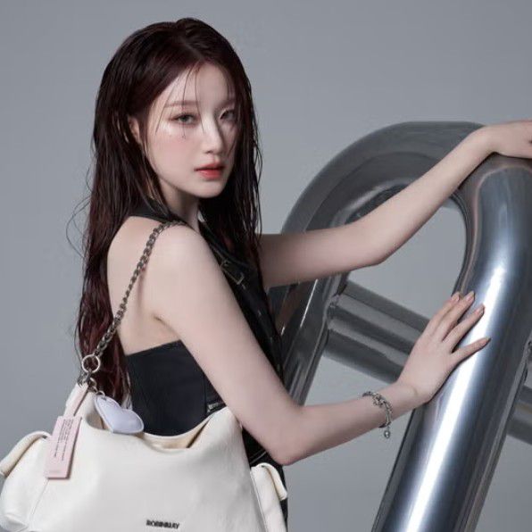 Latest photo of Shuhua (i-dle)