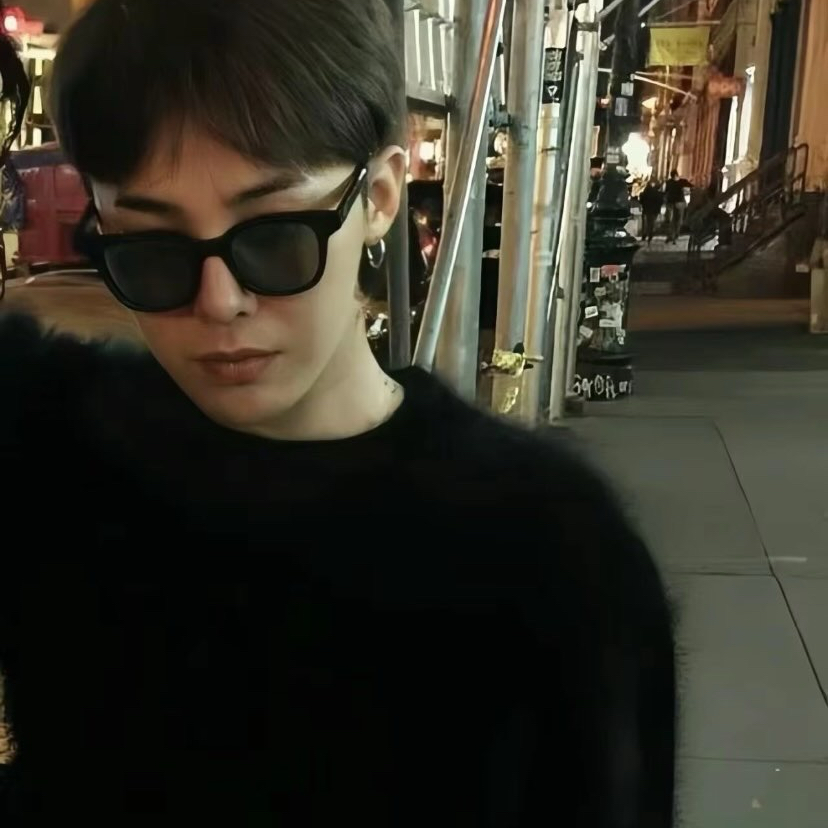 Recent activity shot of G-DRAGON (BIGBANG)
