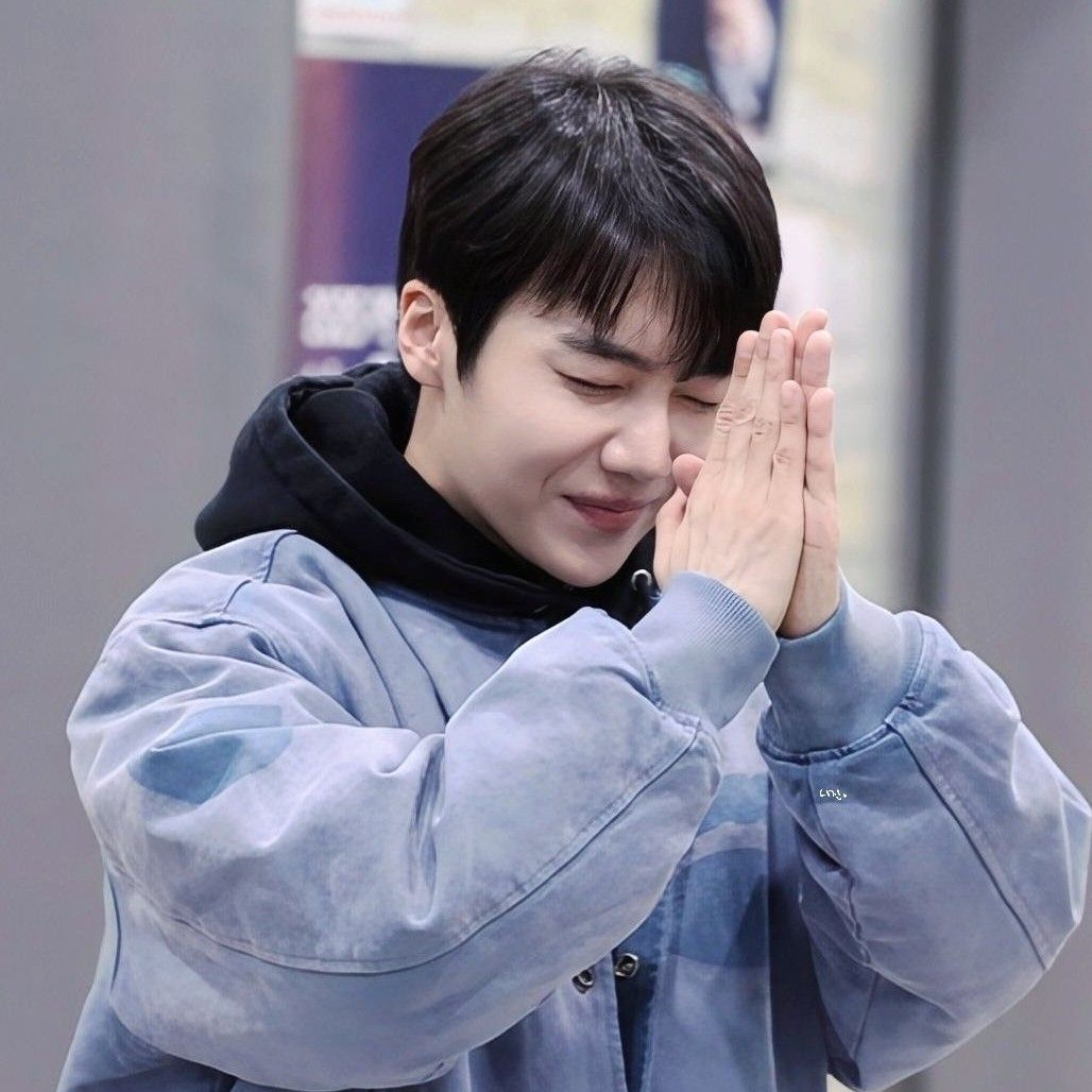 Recent activity shot of Jinho (PENTAGON)