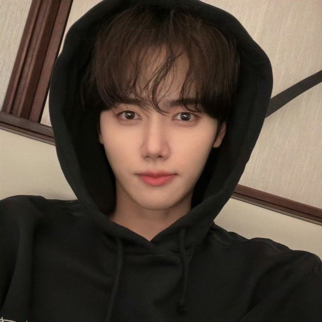 Latest photo of Minhee (CRAVITY)
