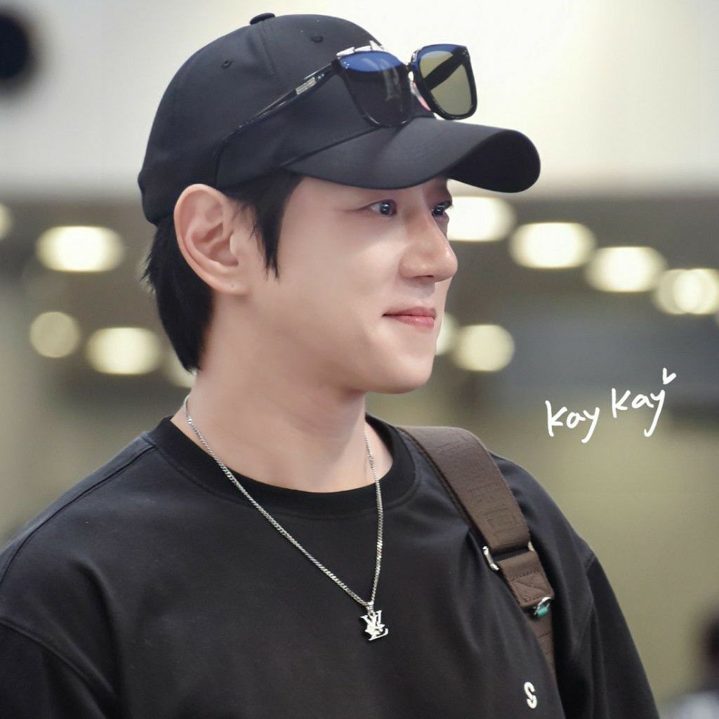 Latest photo of Hwang Chiyeol