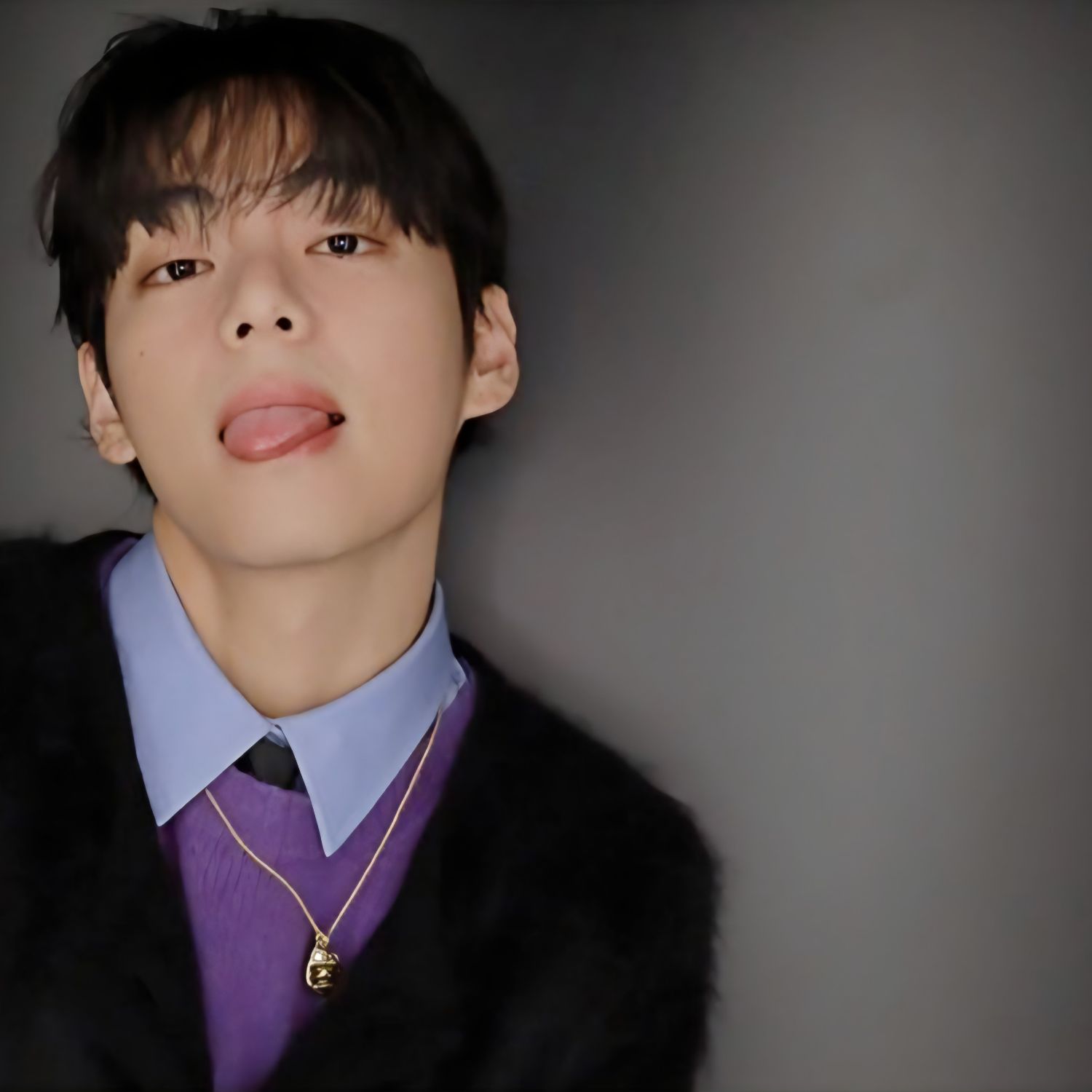 뷔 (방탄소년단)의 최신 사진