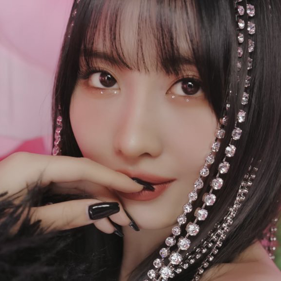 Foto aktivitas terbaru Momo (TWICE)