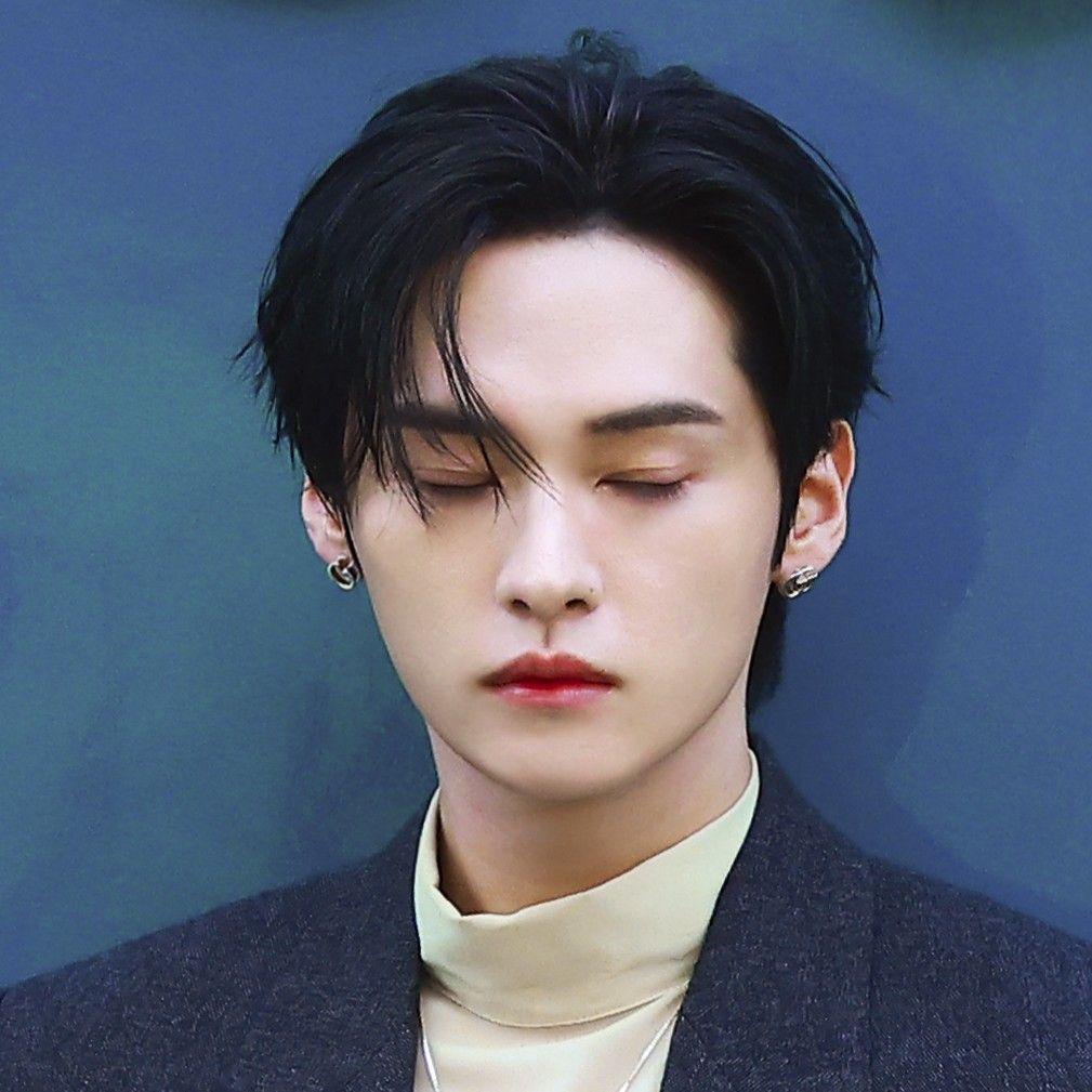 Latest photo of Lee Know (Stray Kids)