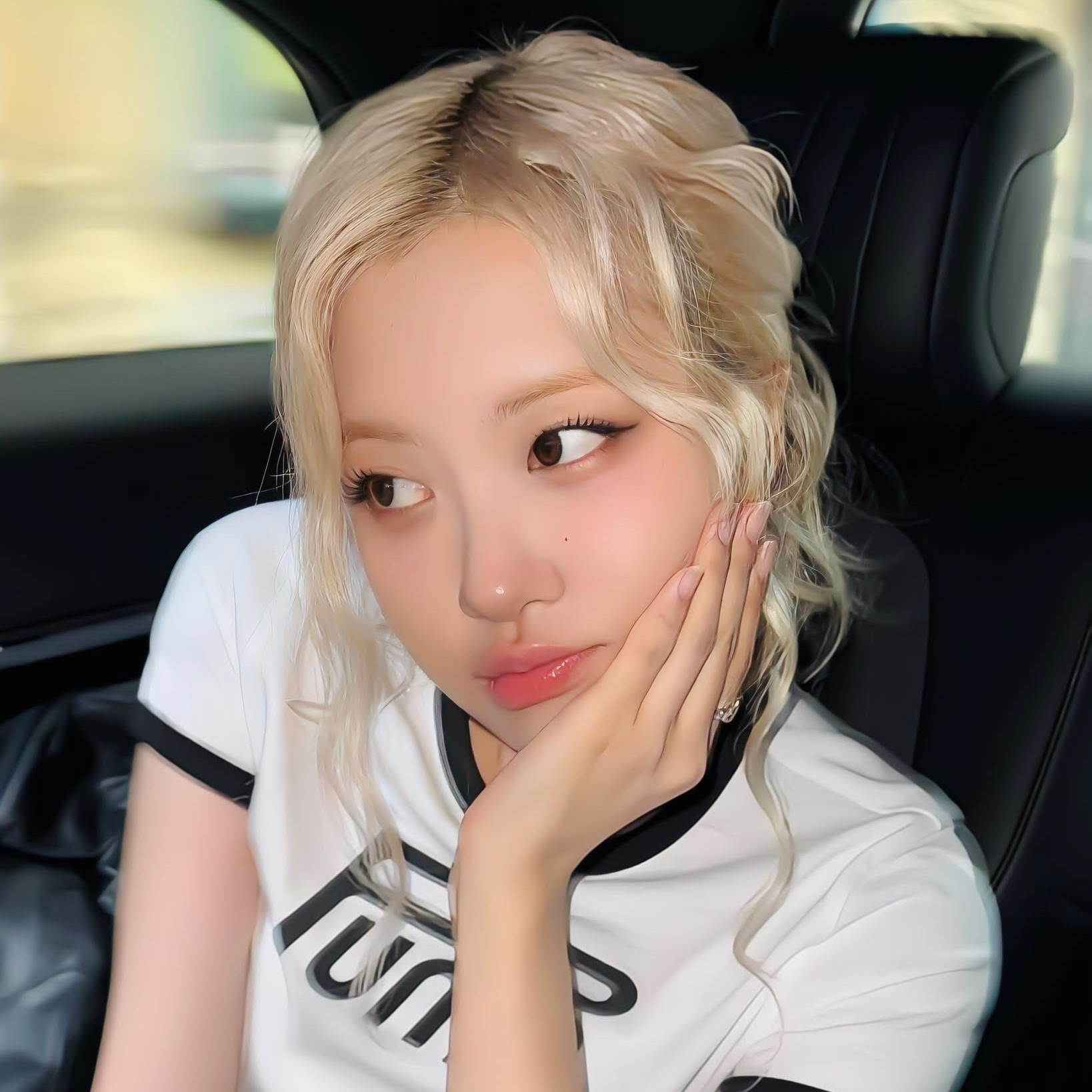 ROSÉ (BLACKPINK)的最新照片