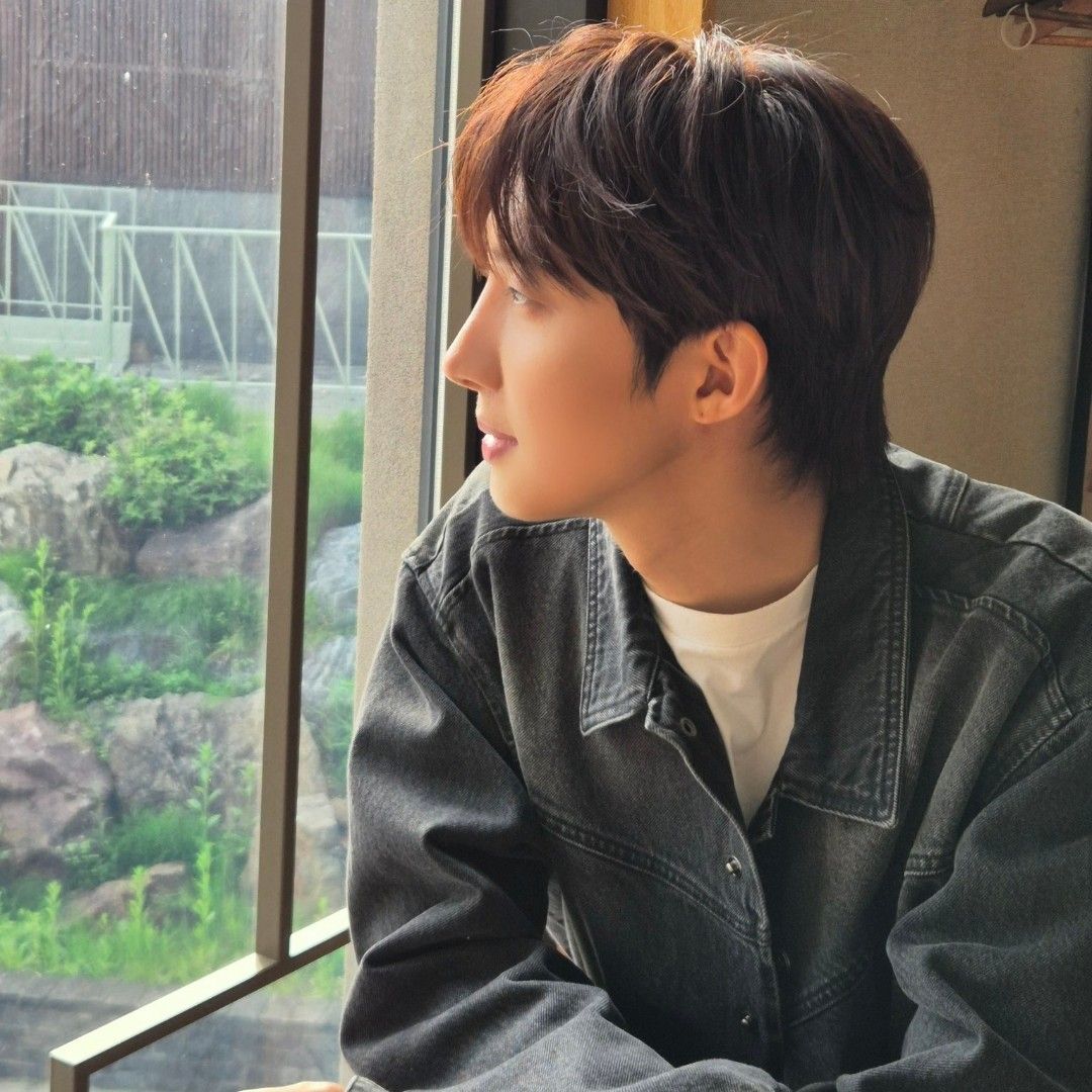 Behind-the-scenes cut of Hui (PENTAGON)