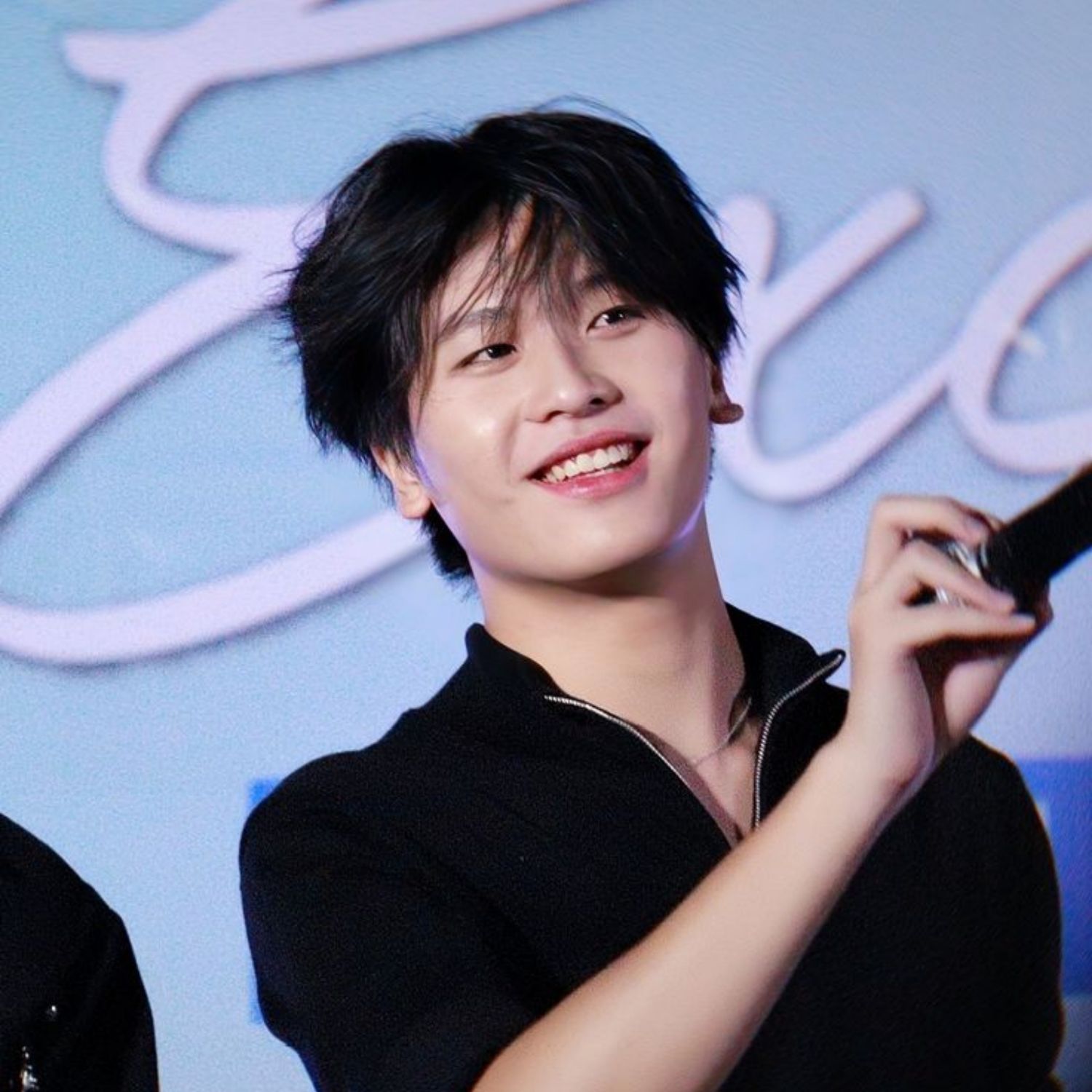 Behind-the-scenes cut of Shen (NexT1DE)