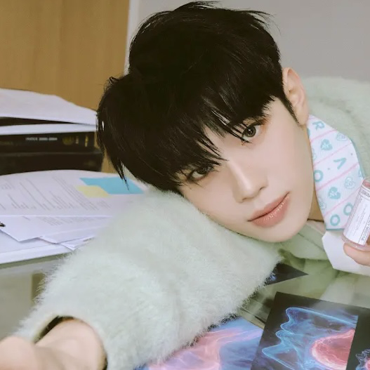 Recent activity shot of Kim Taerae (ZEROBASEONE)