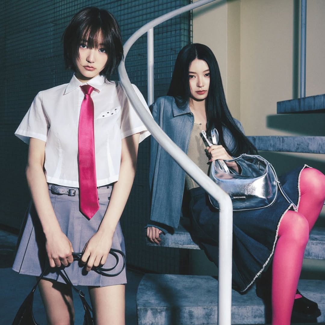 Behind-the-scenes cut of KiiiKiii