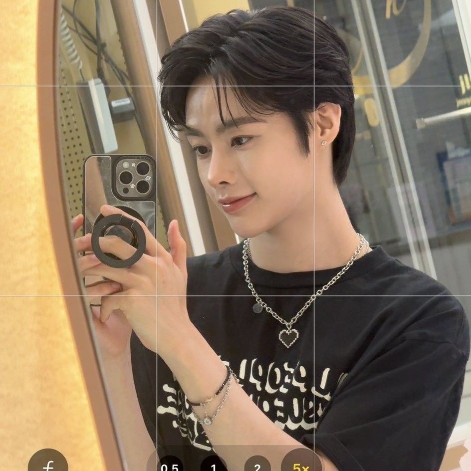 Behind-the-scenes cut of Hanbin (TEMPEST)