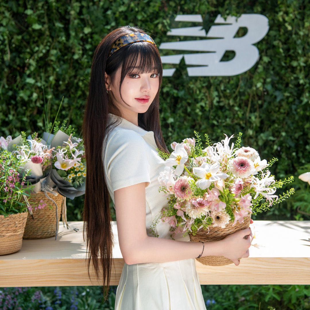 Recent activity shot of Jang Wonyoung (IVE)