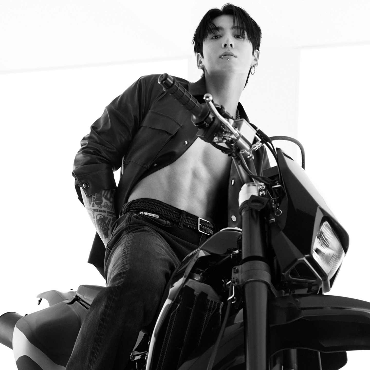 Foto aktivitas terbaru Jungkook (BTS)