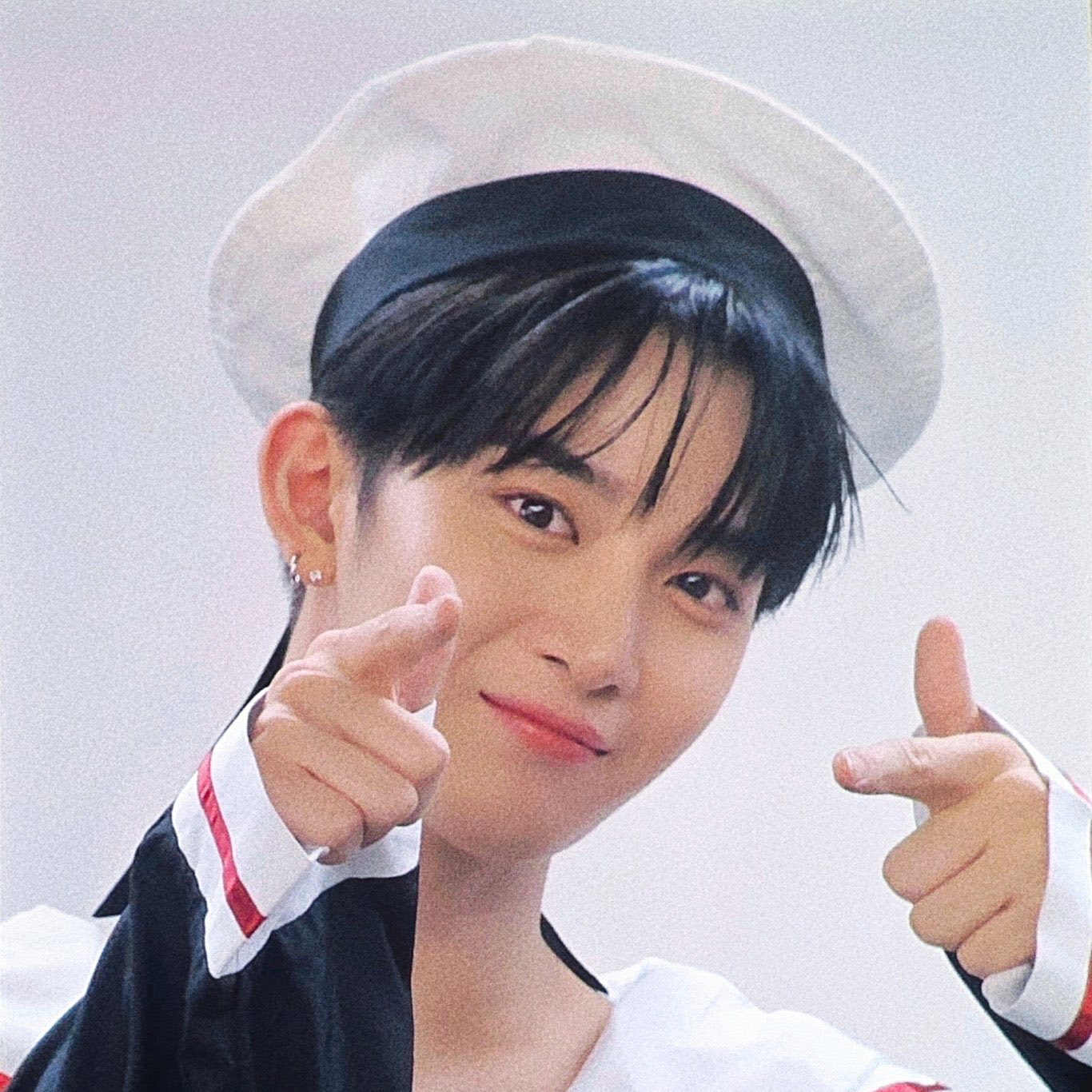 Behind-the-scenes cut of Bae Jinyoung