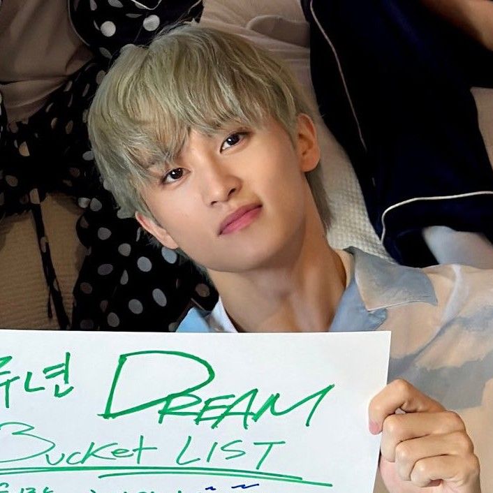 A moment captured by Mark (NCT 127, NCT DREAM)'s fan