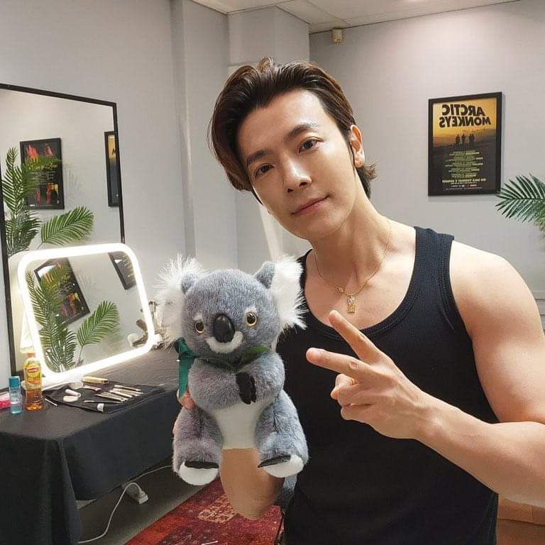 Behind-the-scenes cut of Donghae (Super Junior)