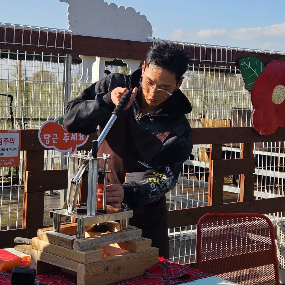 Behind-the-scenes cut of Baekho