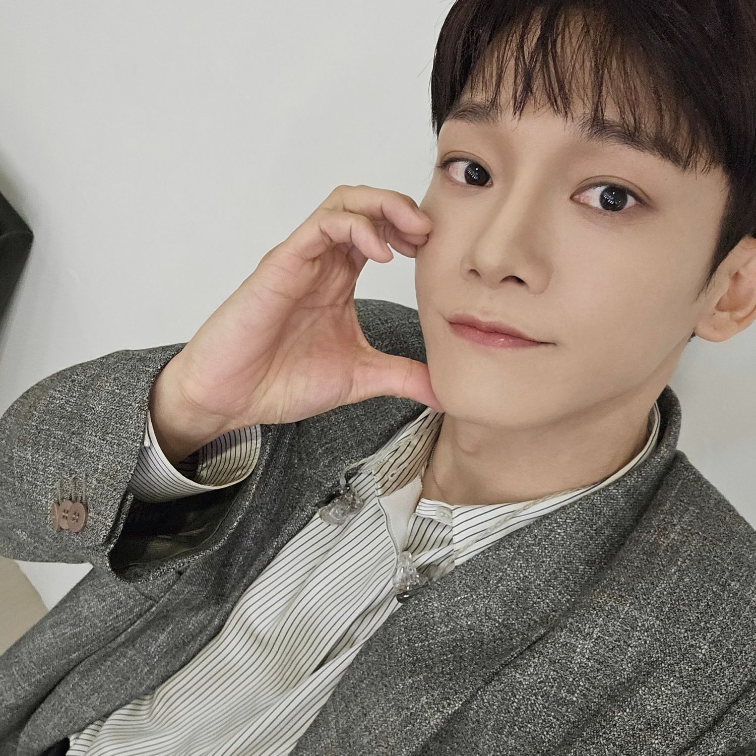 Behind-the-scenes cut of Chen (EXO)
