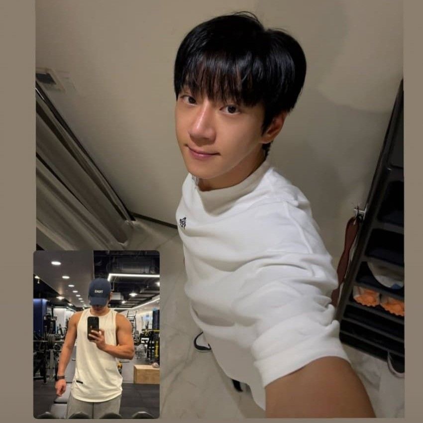 Foto aktivitas terbaru Hwang Chiyeol
