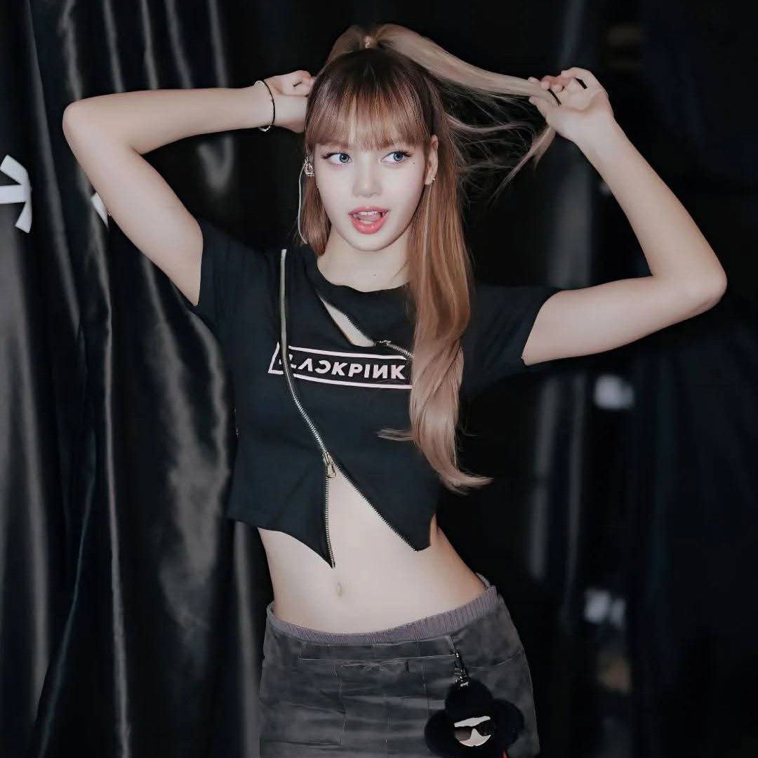 Lisa (BLACKPINK)的最新照片