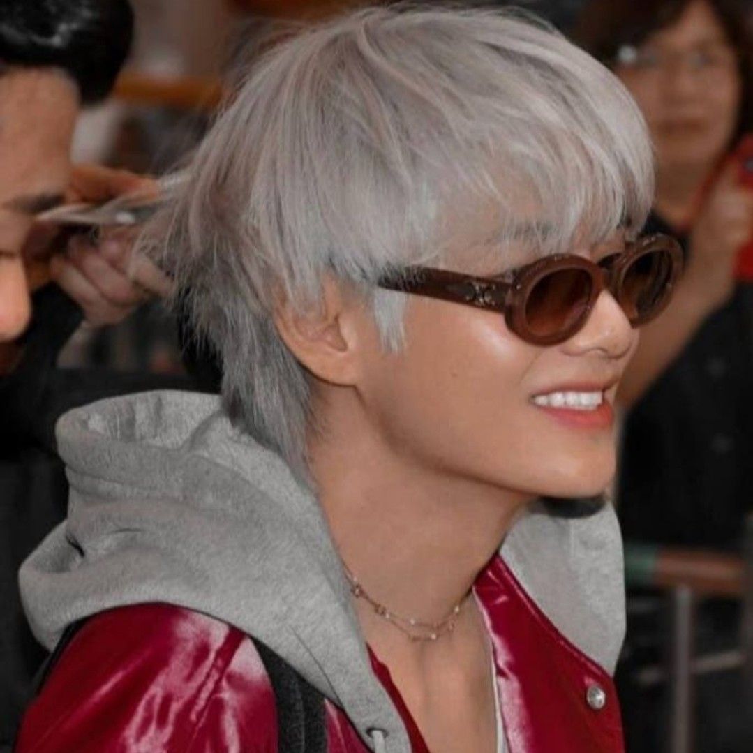 Latest photo of V (BTS)