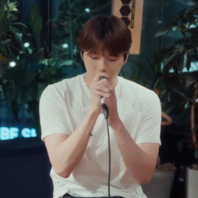 A moment captured by Kang Daniel's fan