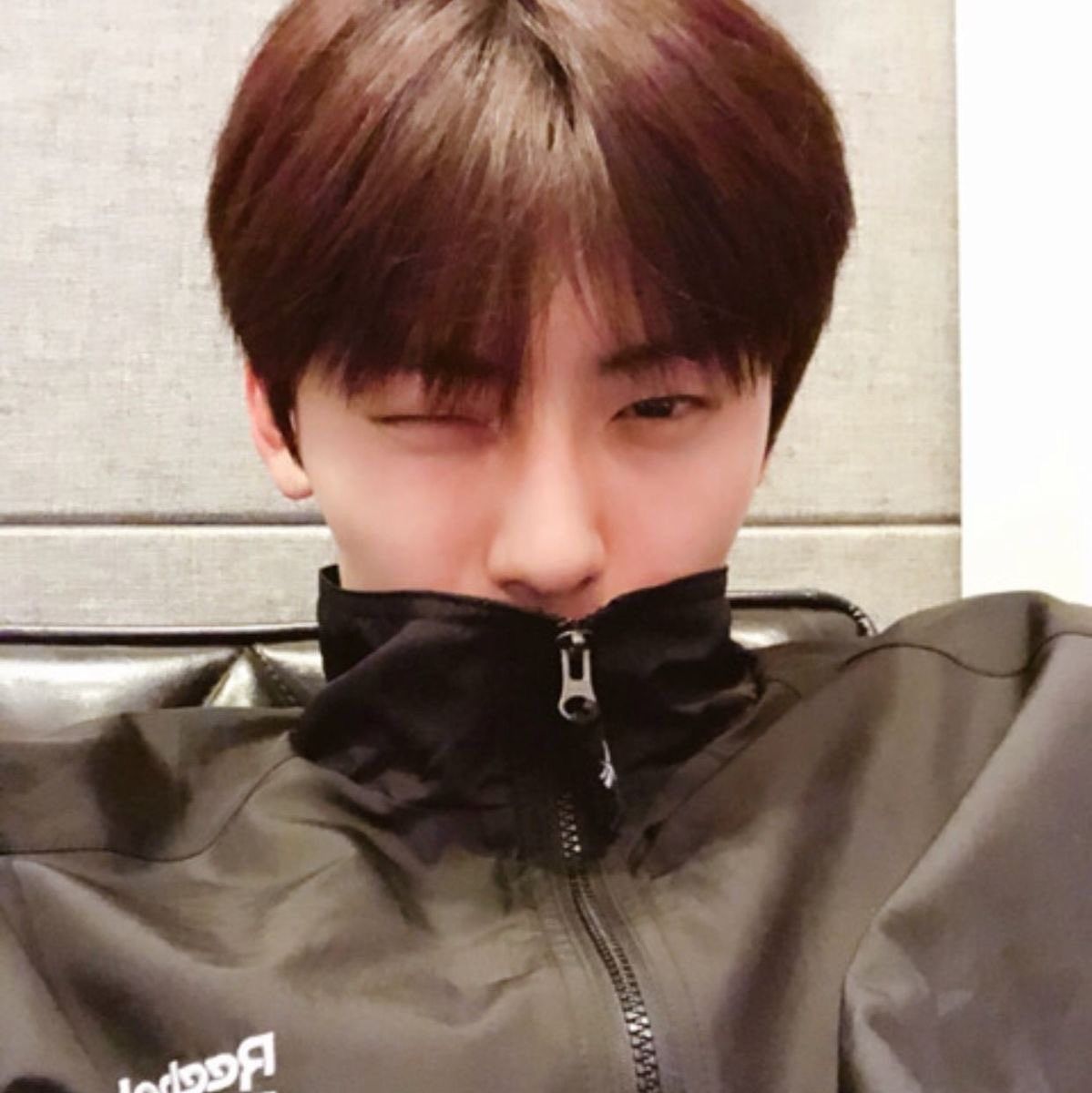 Behind-the-scenes cut of Hwang Minhyun