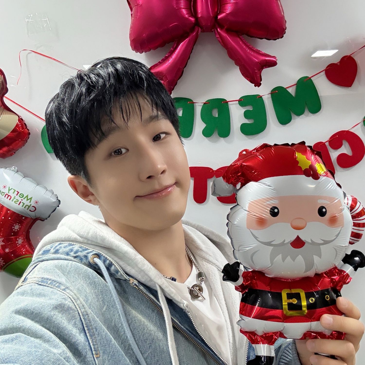 Behind-the-scenes cut of Jinjin (ASTRO)