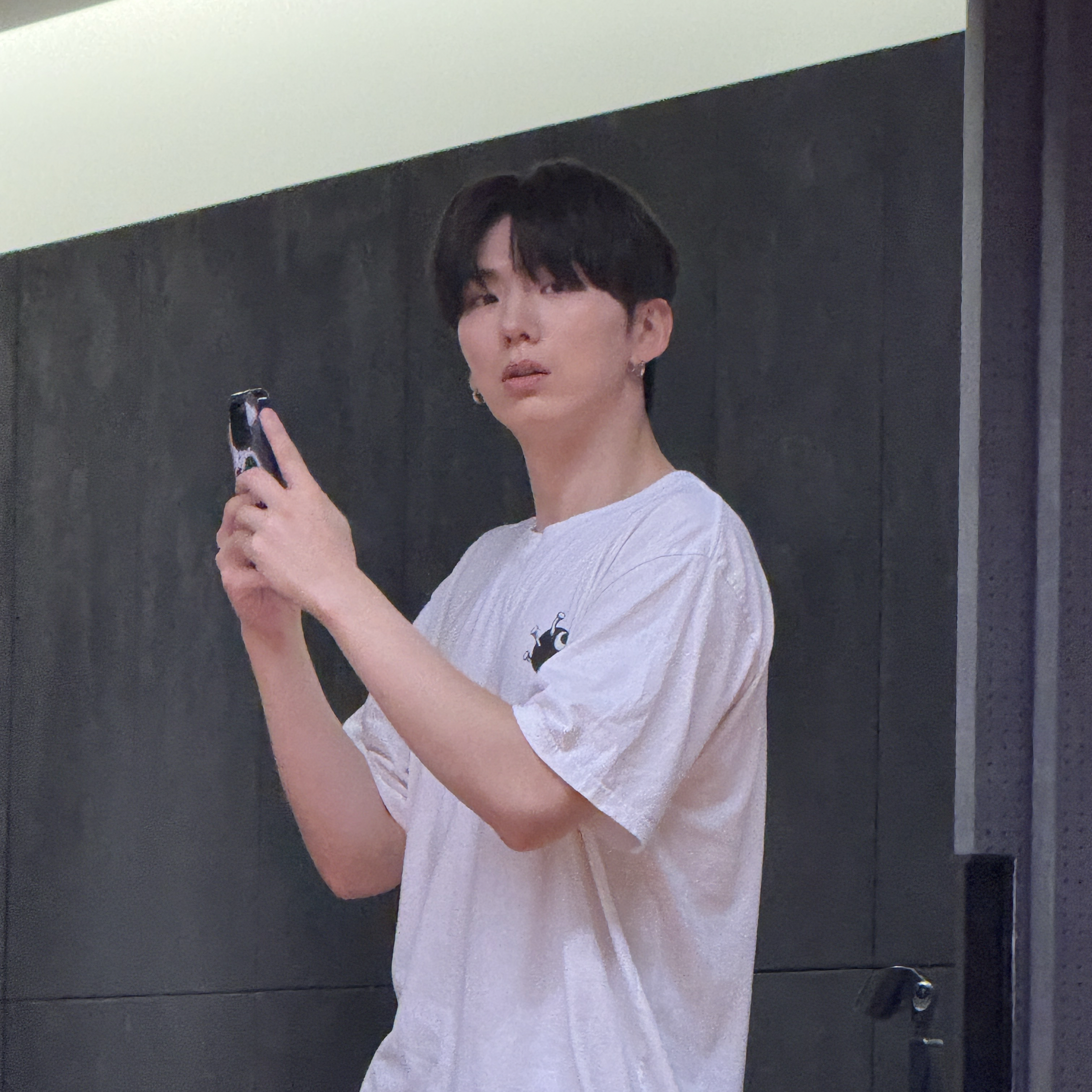 Behind-the-scenes cut of Kihyun (MONSTA X)