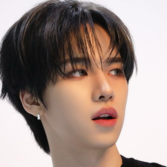 Behind-the-scenes cut of Hanjun (n.SSign)