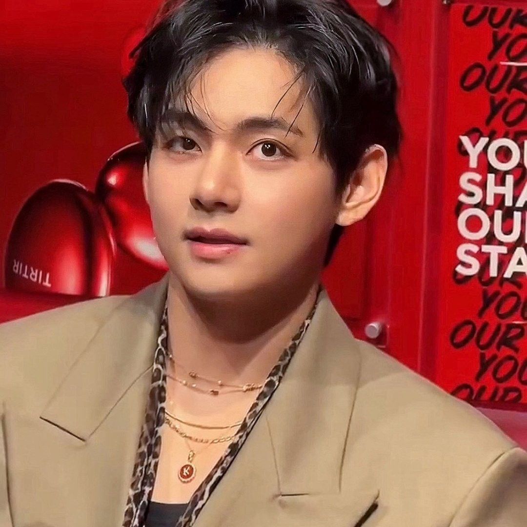 V (防彈少年團)的最新活動照片