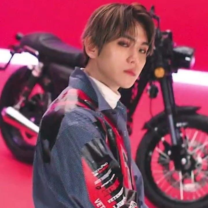 백현 (EXO)의 최신 사진