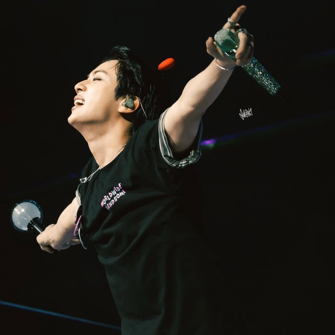 A moment captured by Jin (BTS)'s fan