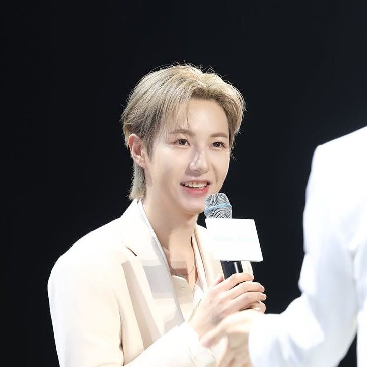 仁俊 (NCT DREAM)的最新照片