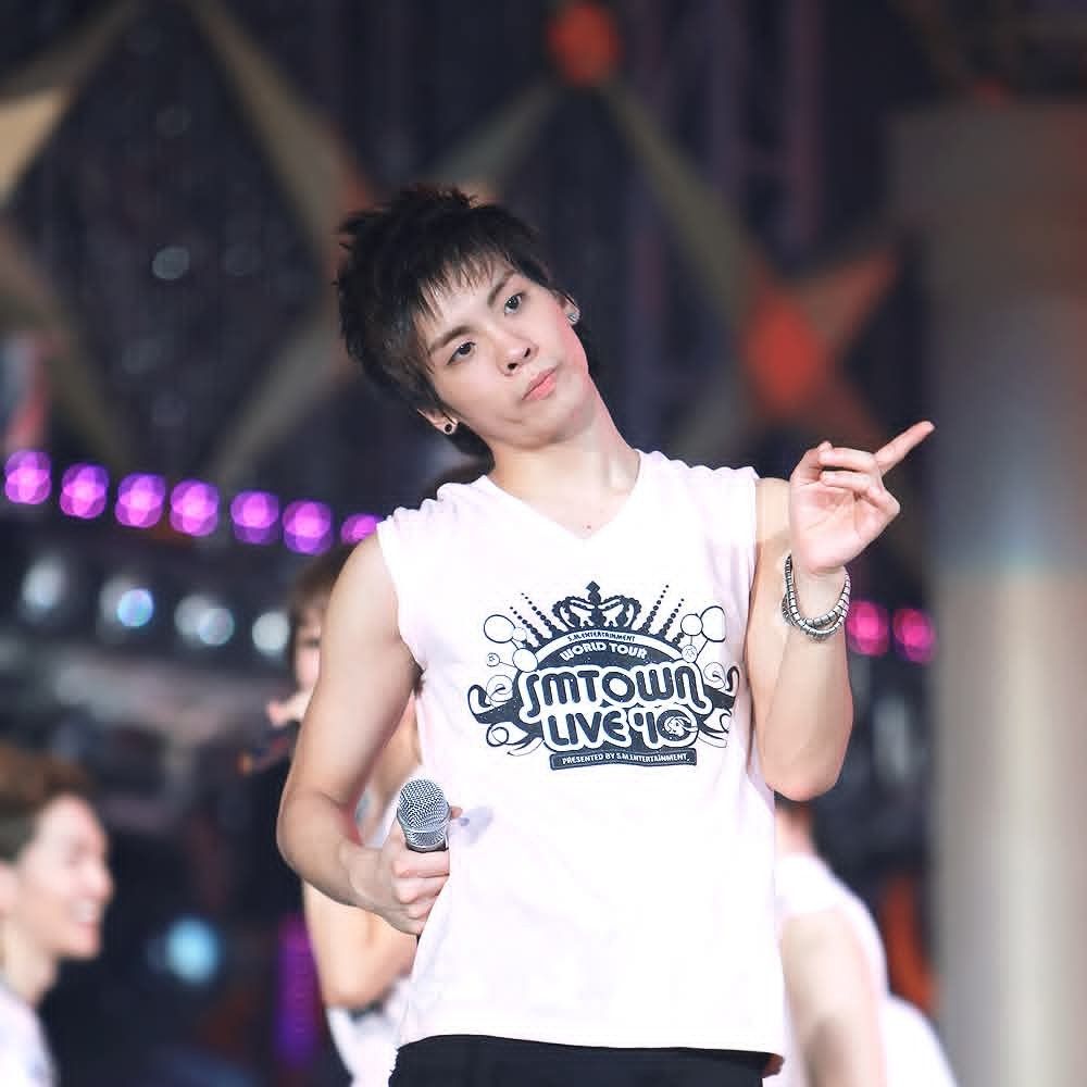 A moment captured by Jonghyun (SHINee)'s fan