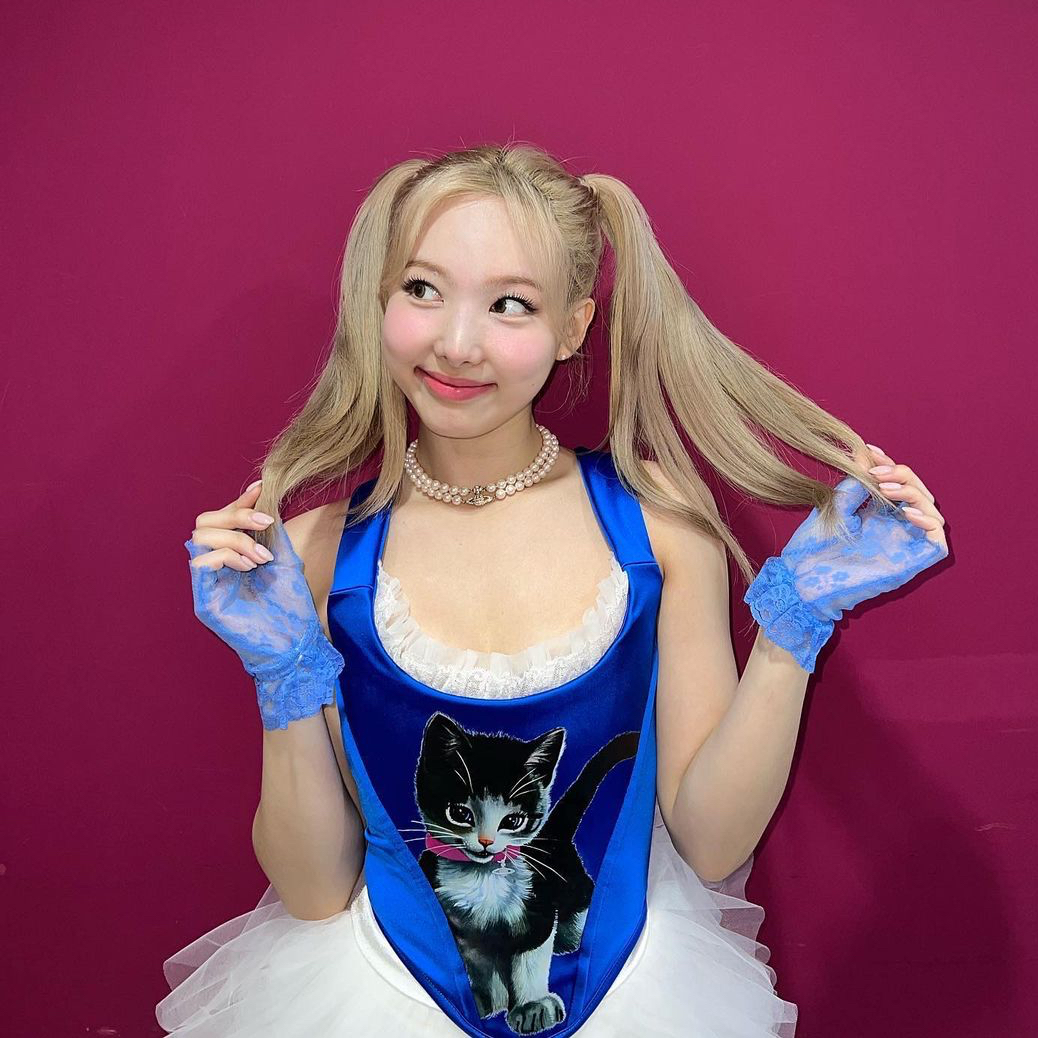A moment captured by Nayeon (TWICE)'s fan