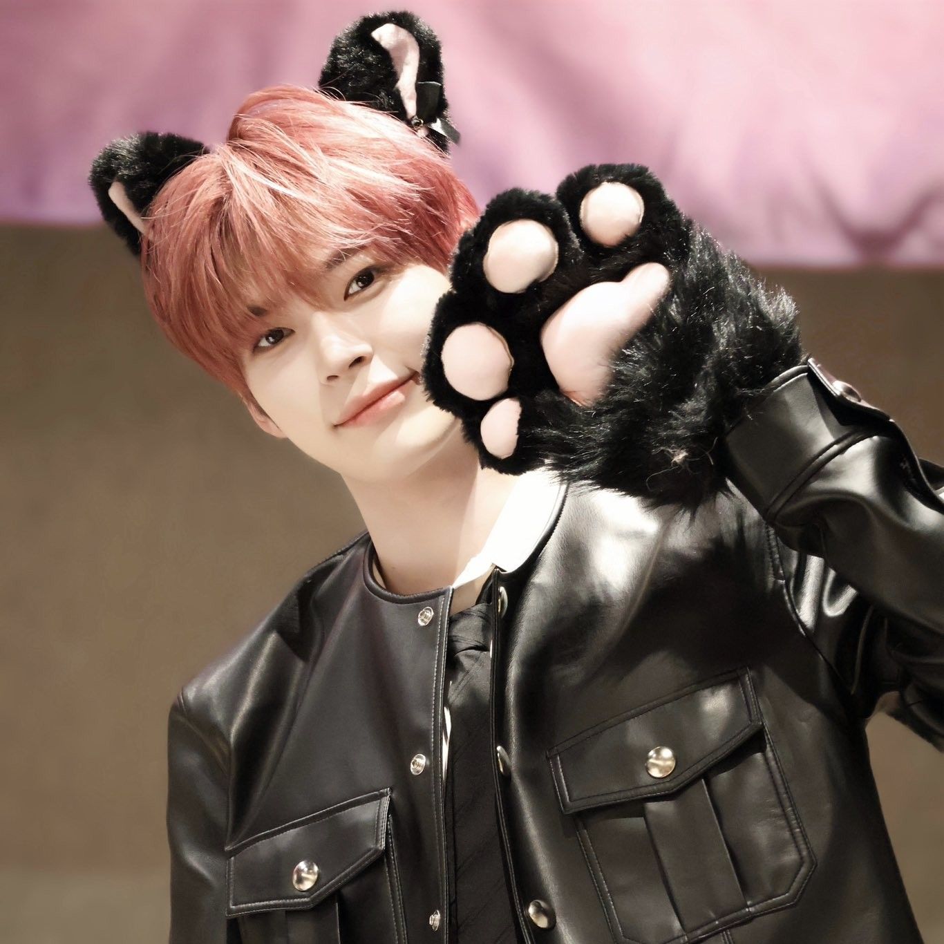 Behind-the-scenes cut of Sung Hanbin (ZEROBASEONE)