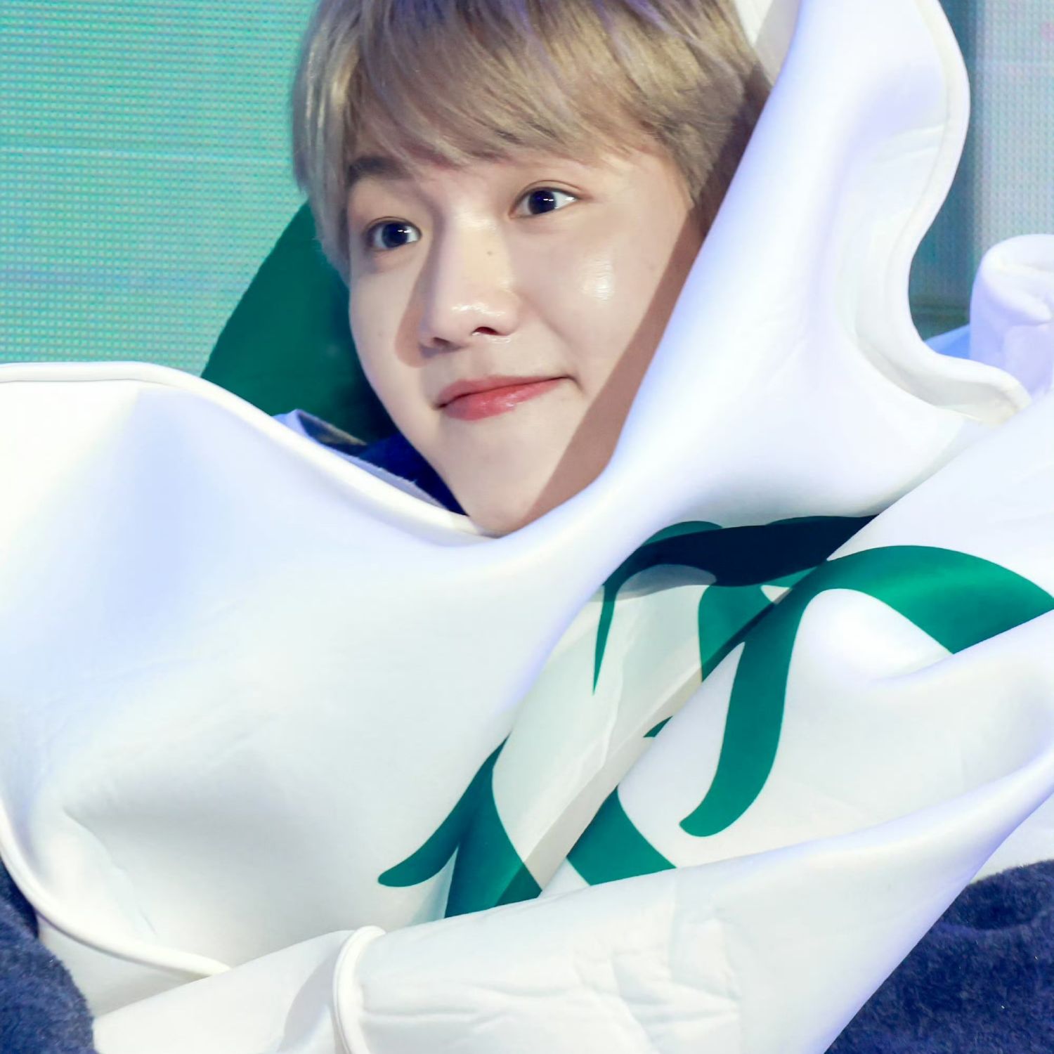 백현 (EXO)의 비하인드 컷